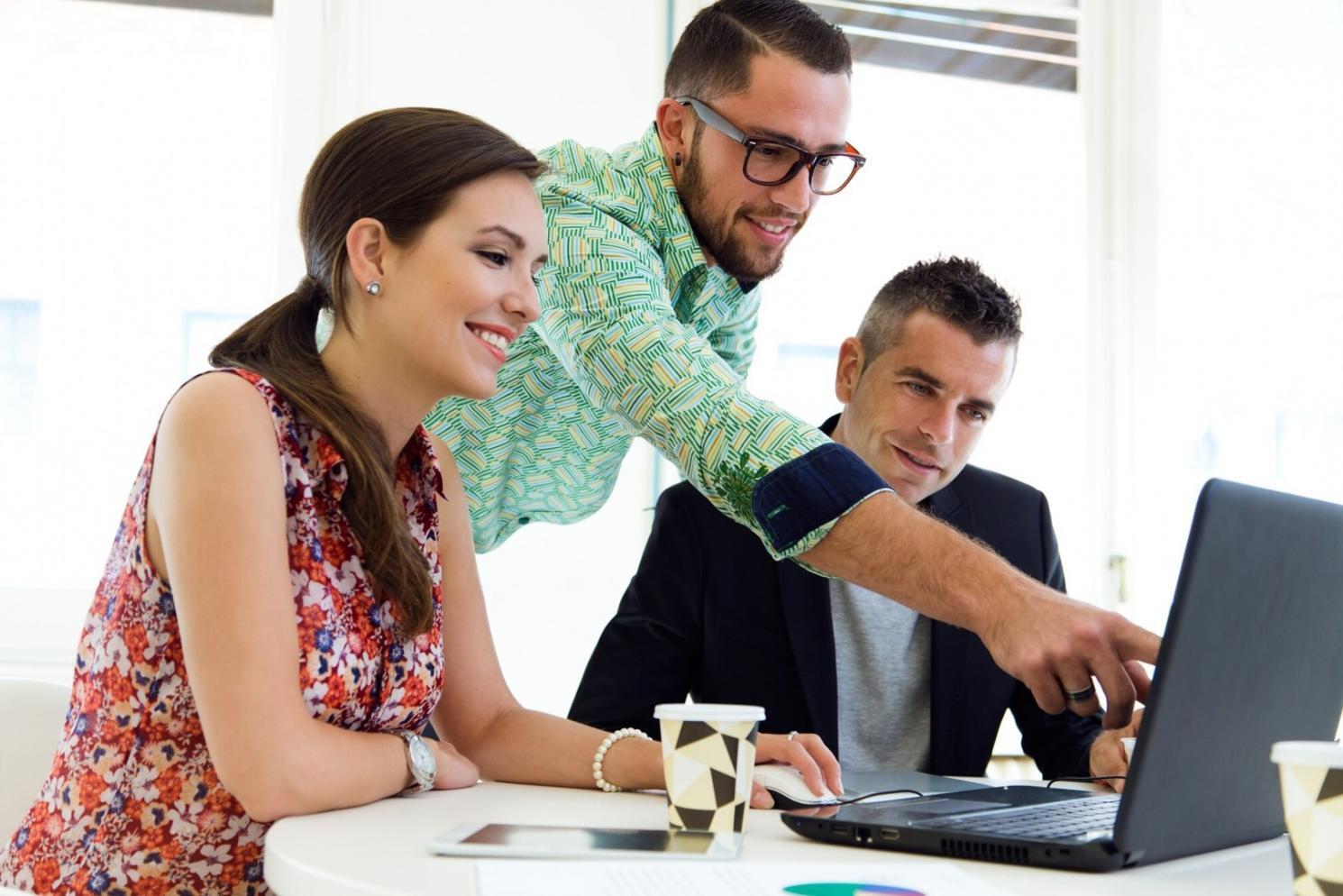 Team bei der Arbeit an innovativen Finanzlösungen